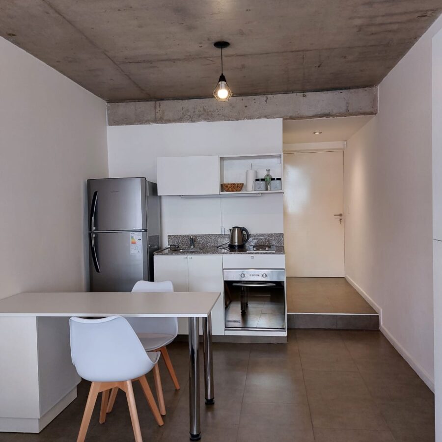 DR. ROMULO NAON 3755 2º PISO