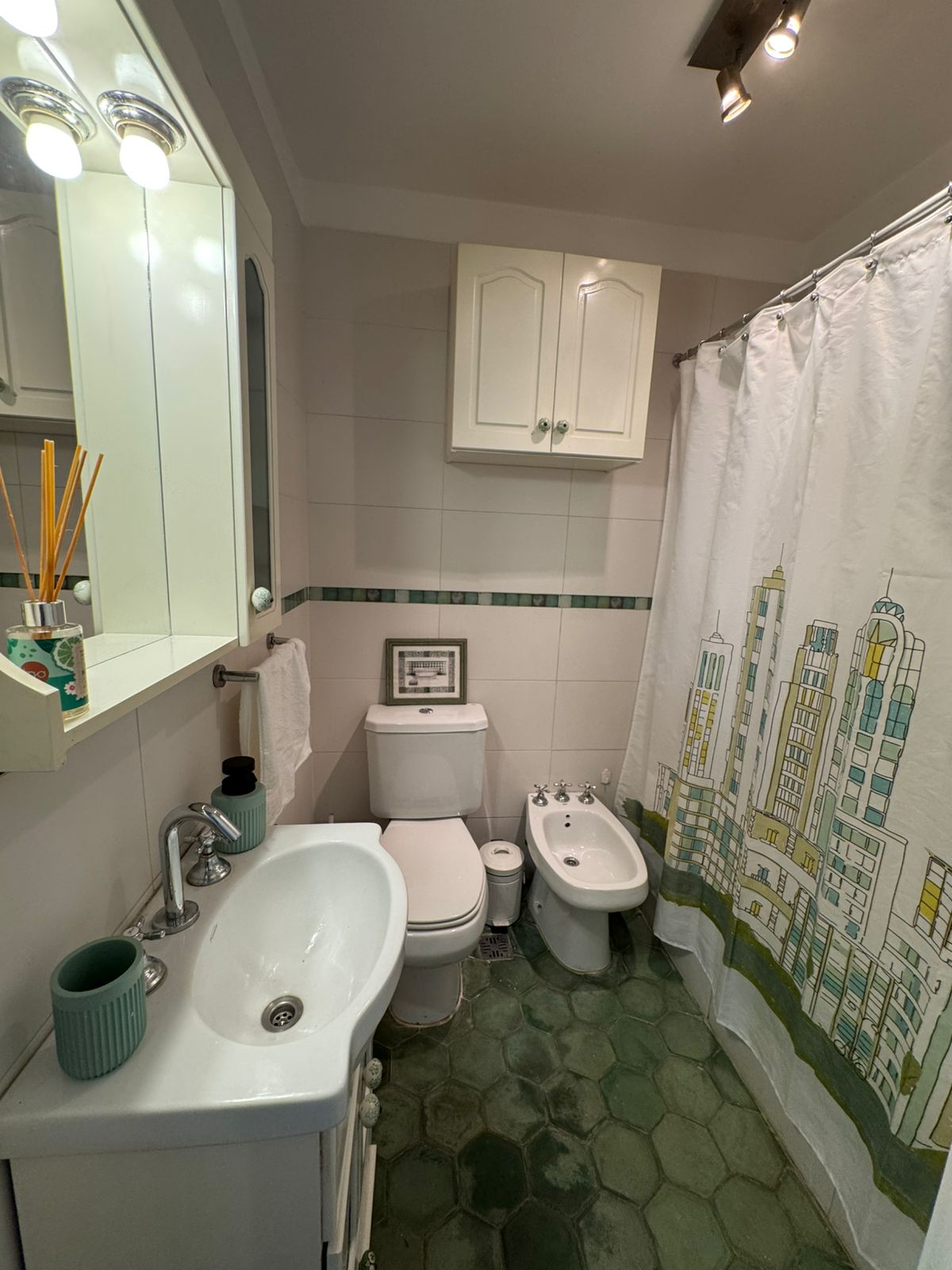 8d87344e-e9a7-437d-8cc7-e1e0e999e4f5